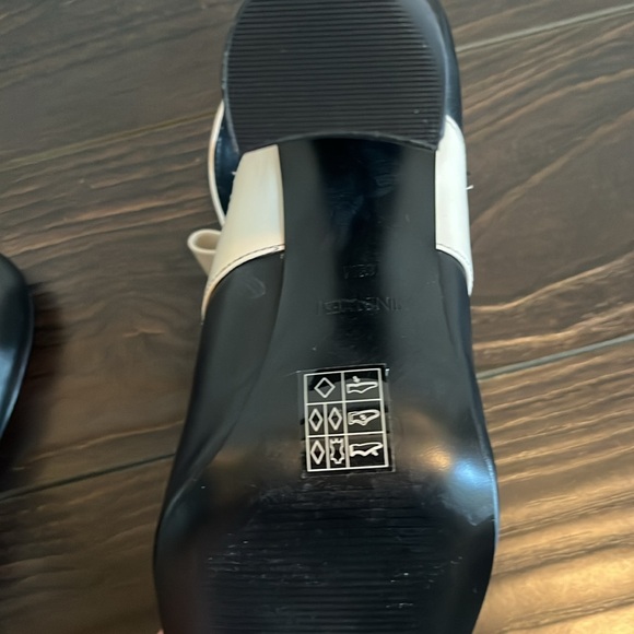 Nine West leather shoes. Perfect Condition.  Size 6.5 - Picture 7 of 8